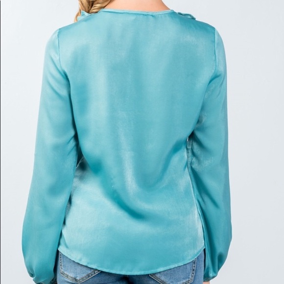 Beautiful ruffle detail blouse - Picture 3 of 5